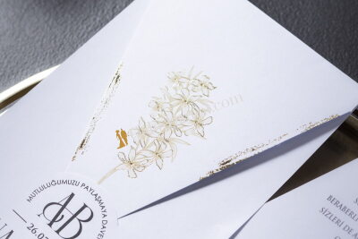 Altın Desenli Üçgen Katlanabilir Davetiye - GD7128 - Gelin Damat