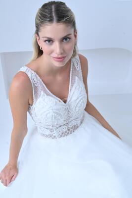 Modern Kalın Askı Desenli Dekolte Gelinlik 2025 - Gelin Damat