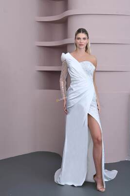 Yırtmaç Detaylı Tek Kol Tül Gelinlik 2025 - Gelin Damat