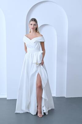 Zarif Yırtmaçlı Gelinlik 2025 - Gelin Damat